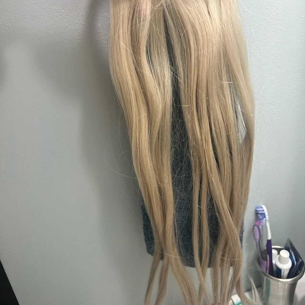 Foxy Locks Platinum Hair Extensions - Picture 7 of 7